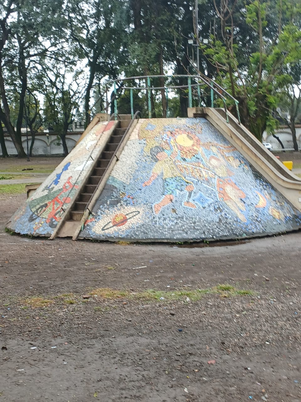 Tobogán del Parque Avellaneda - Mural